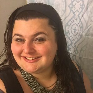 Meet your Posher, Roxanne